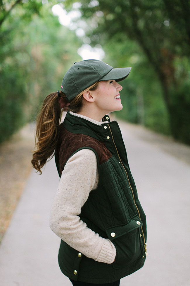 vineyard vines, quilted vest, vineyard vines womens vest, vineyard vines quilted vest, preppy style, preppy girl, preppy fashion, sorority girl, vineyard vines girl, baseball cap, girl in baseball cap, tory burch booties, southern style, southern fashion, preppy blogger, southern blogger, edsftg